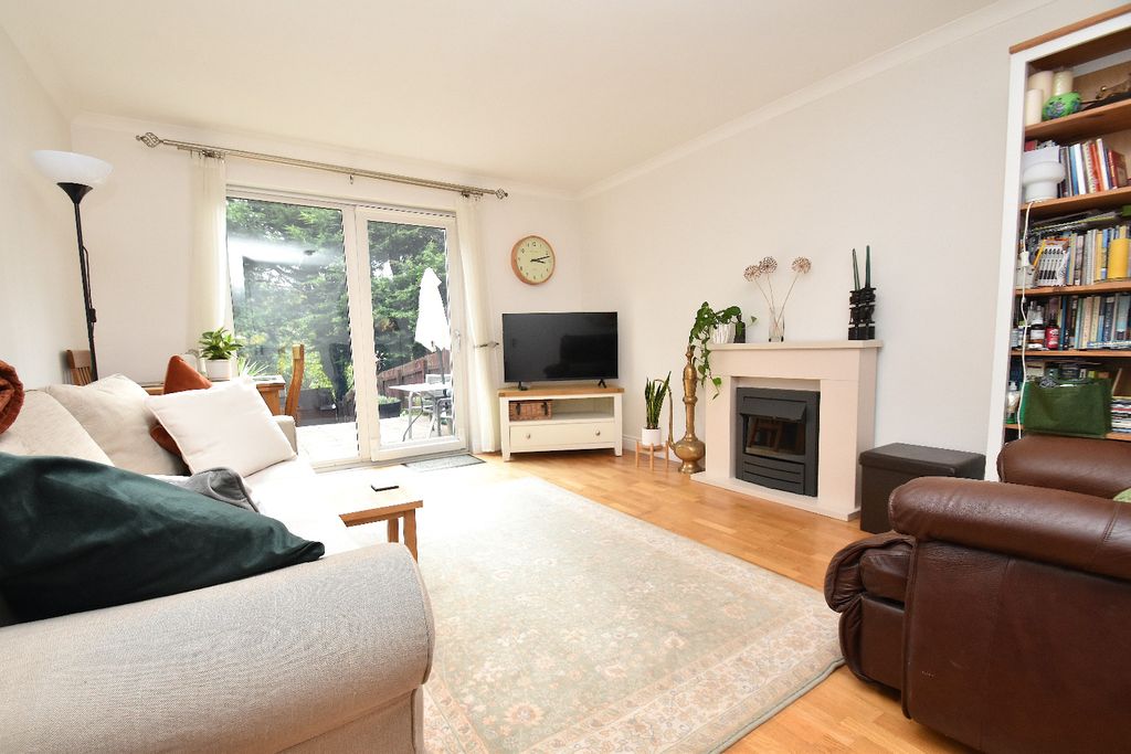 Property photo 2 of 18 5516781