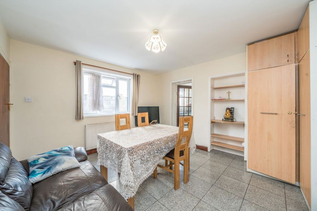 Property photo 2 of 7
