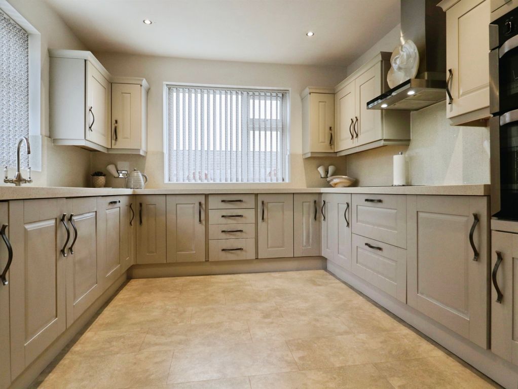 Property photo 2 of 34