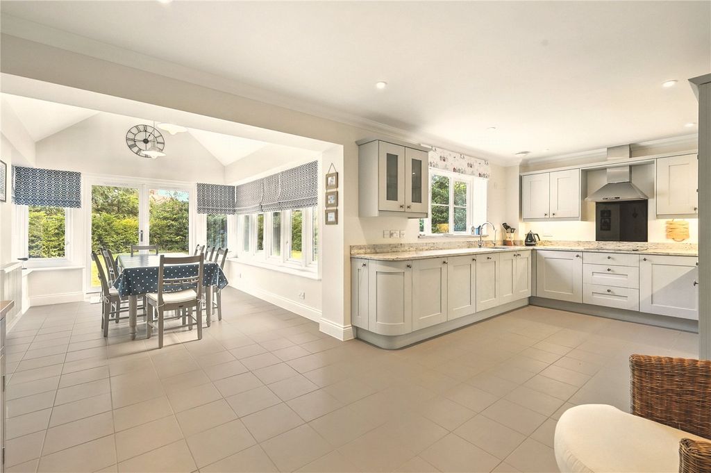 Property photo 3 of 13 Kitchen/Dining Area