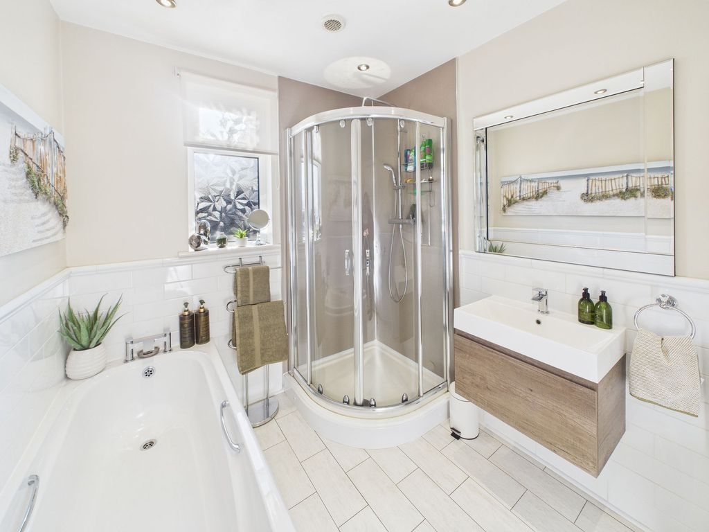 Property photo 3 of 36