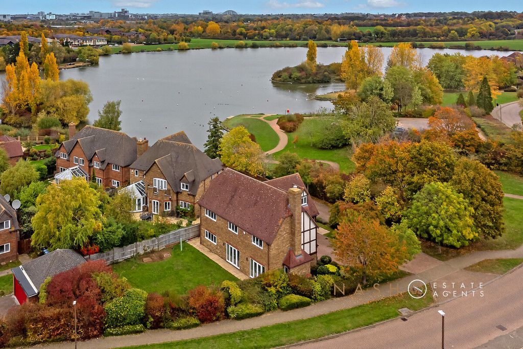 Property photo 2 of 40