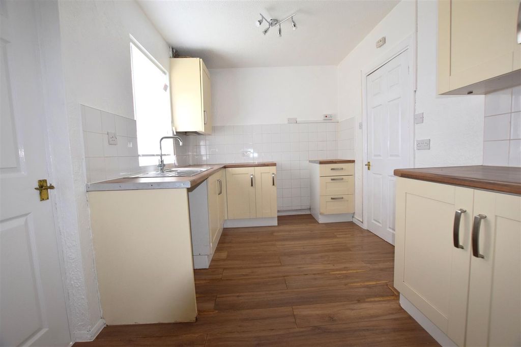 Property photo 3 of 13 Kitchen