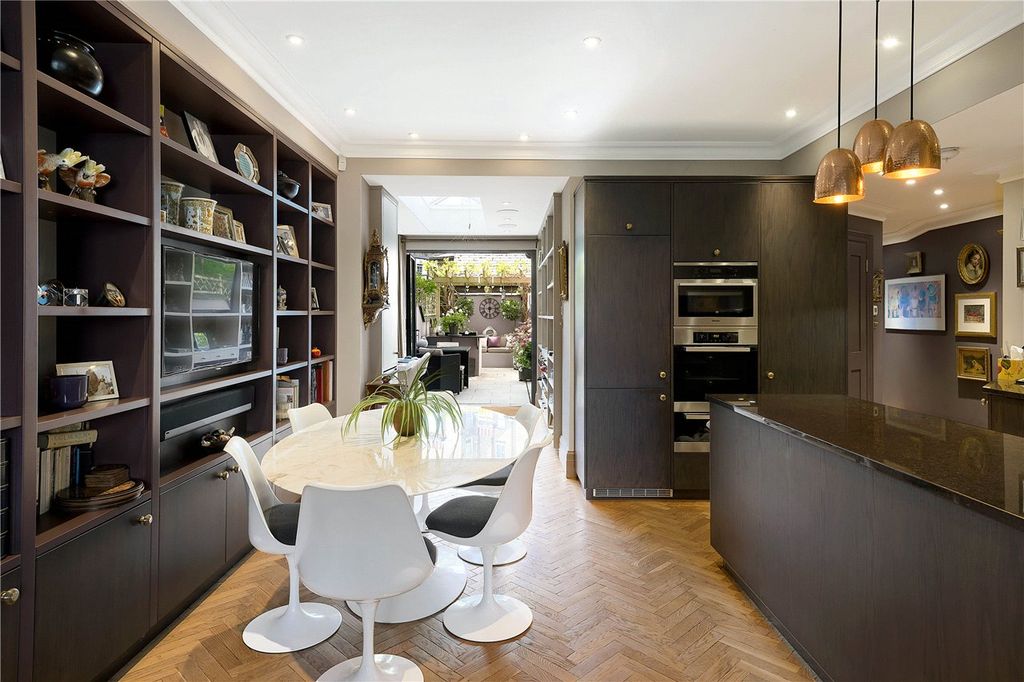 Property photo 3 of 12 Dining Area