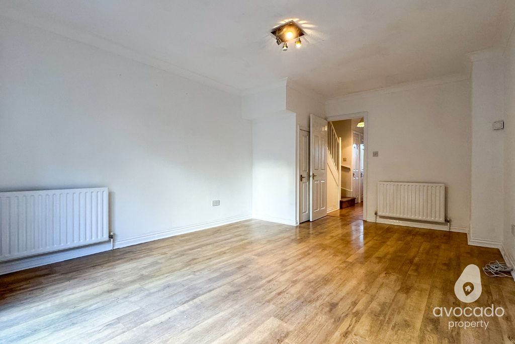 Property photo 3 of 11 4707294