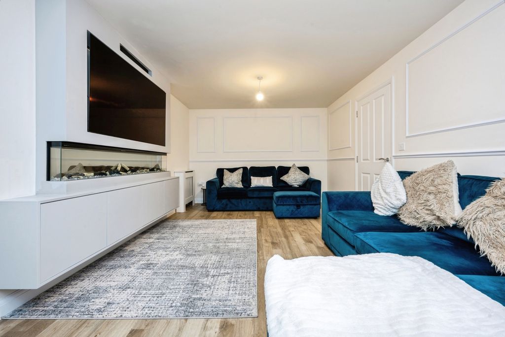 Property photo 2 of 20 Pbox-Img.Jpg