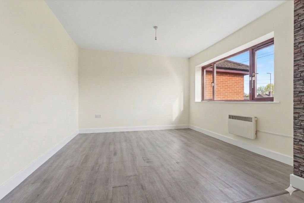 Property photo 3 of 7 3- Rob Hammond Ewemove Pontefract