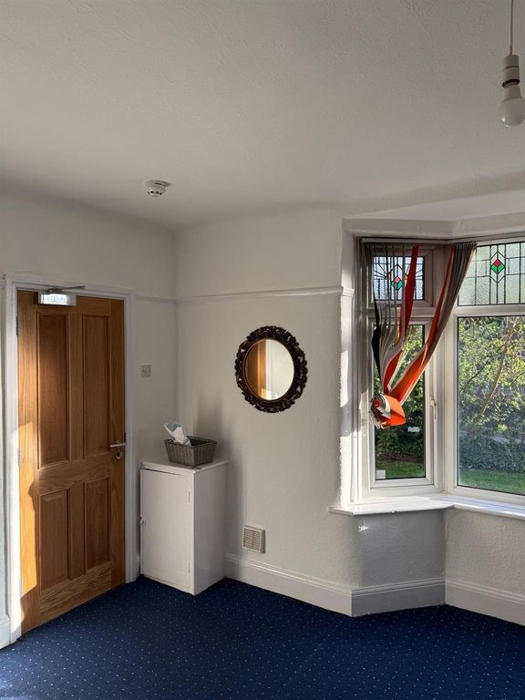 Property photo 3 of 9 Bright Bedroom With Beautiful Bay Window View...