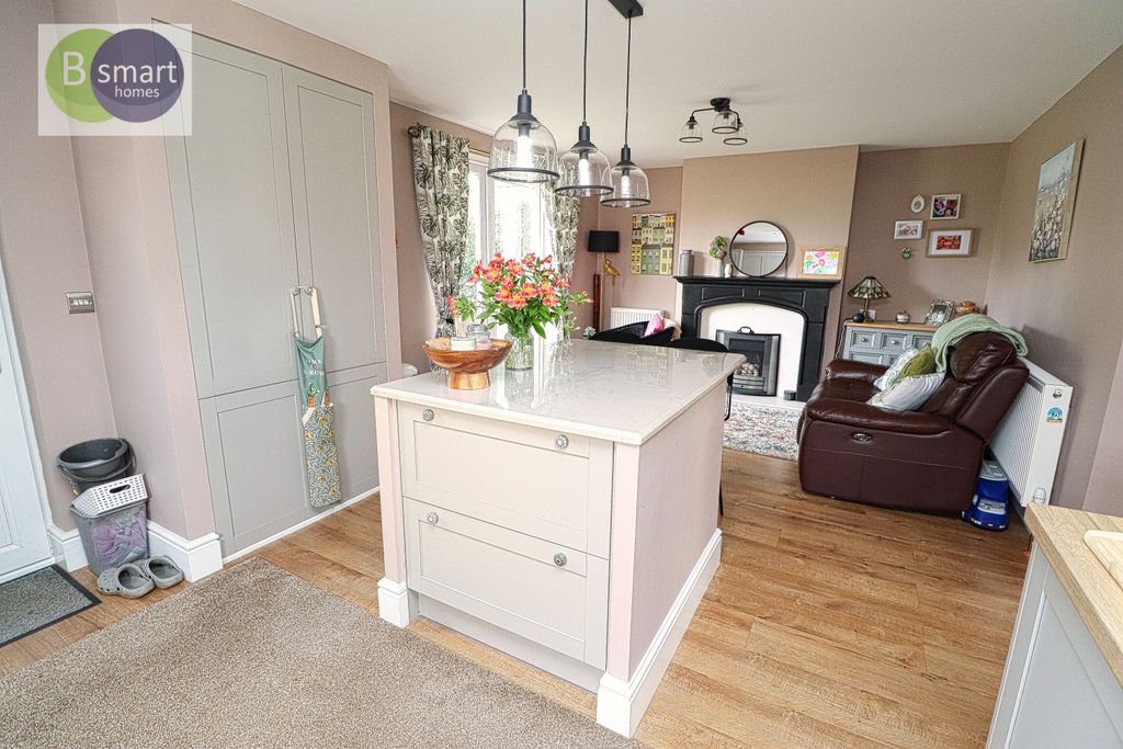 Property photo 3 of 18 Img_3762