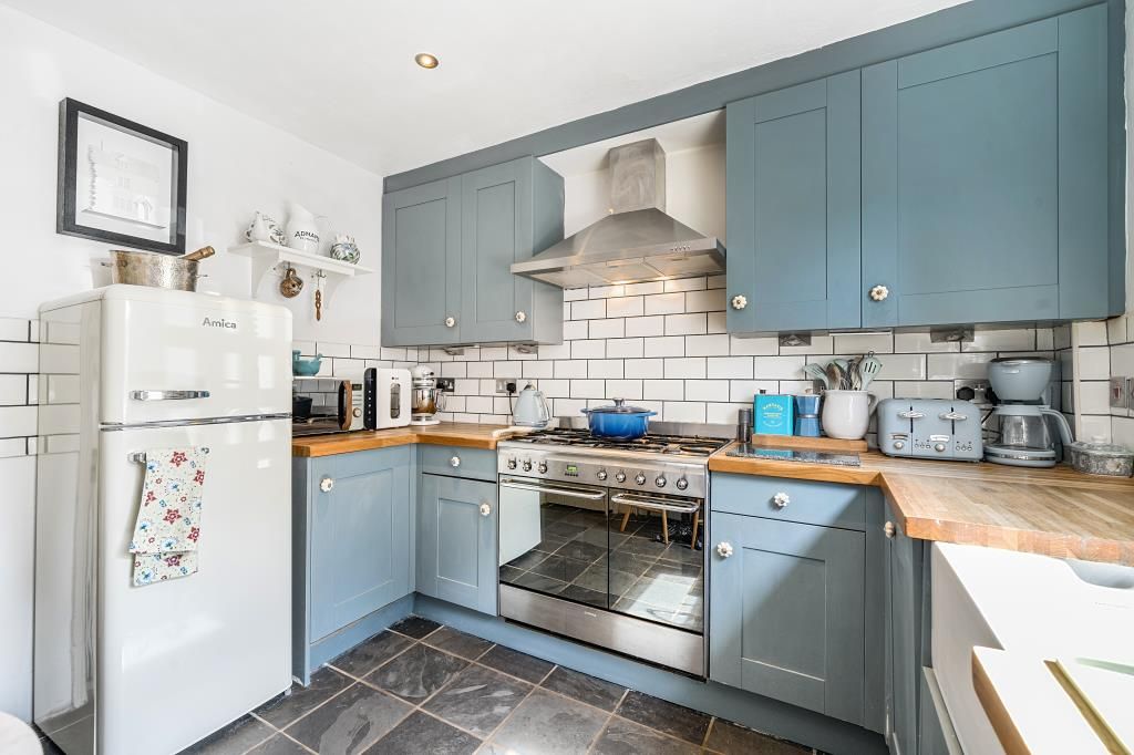 Property photo 3 of 19 Kitchen
