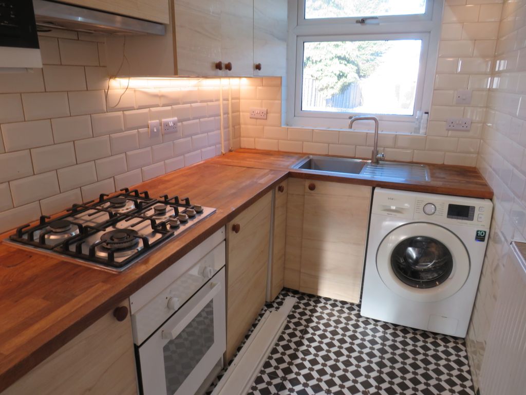 Property photo 2 of 10 Kitchen