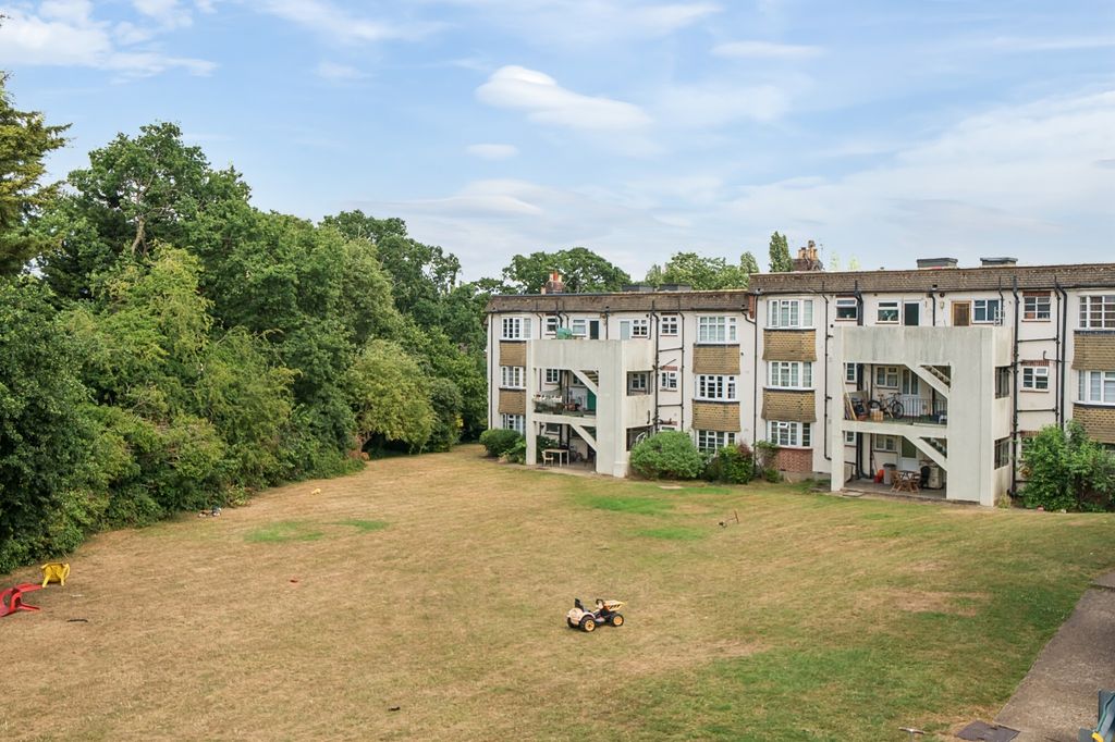 Property photo 2 of 14 1325882-2-687751B...