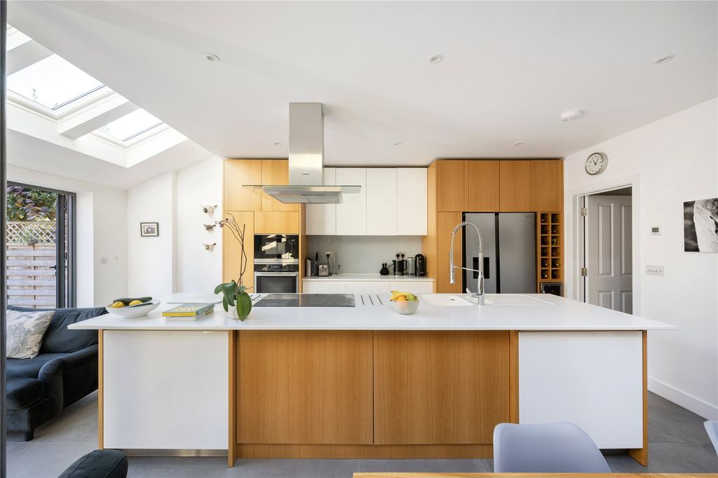 Property photo 3 of 22 Picture No. 15