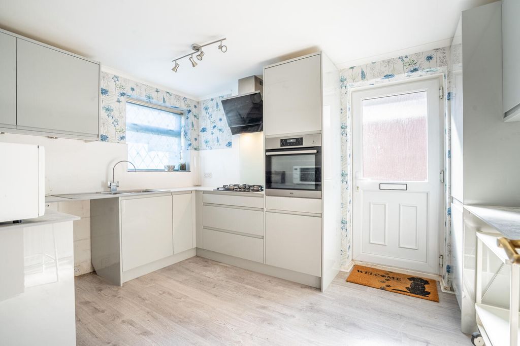 Property photo 3 of 14 Kitchen