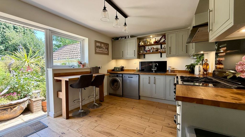 Property photo 2 of 31