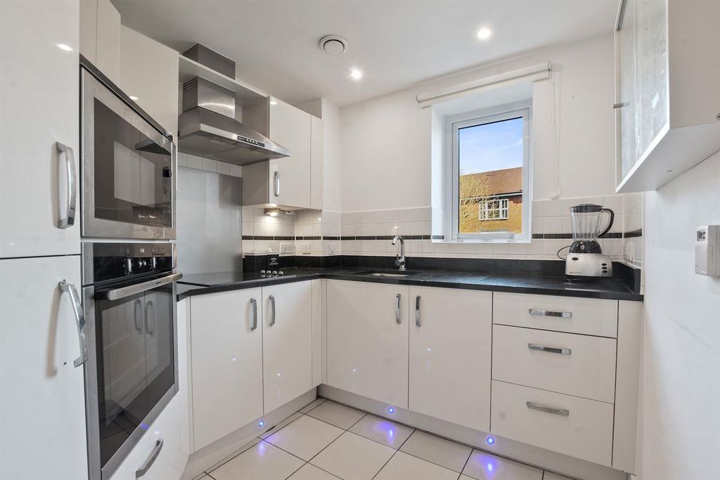 Property photo 2 of 15 08-F4Bbgcmcs - 15 Springhill House - Kitchen - Ori