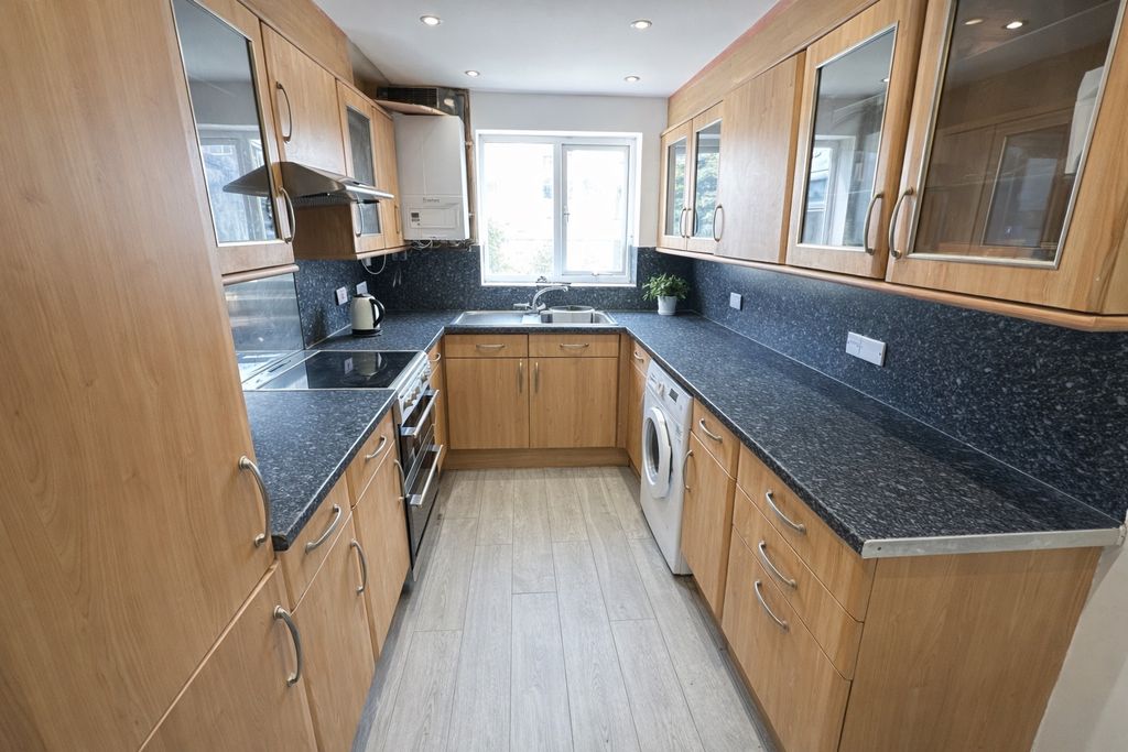 Property photo 3 of 10 5070003