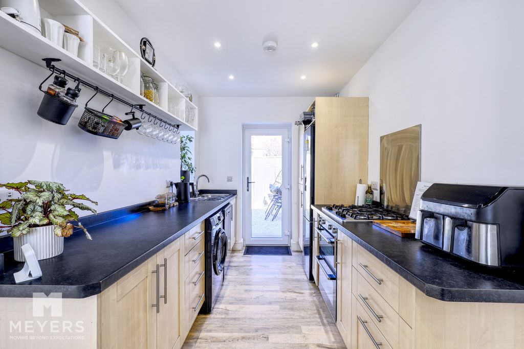 Property photo 3 of 20