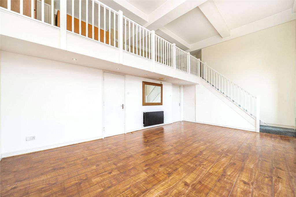 Property photo 2 of 10 Reception