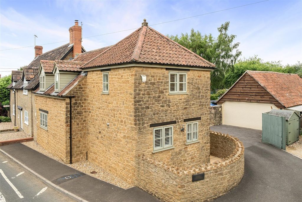 Property photo 1 of 21 Honey Cottage