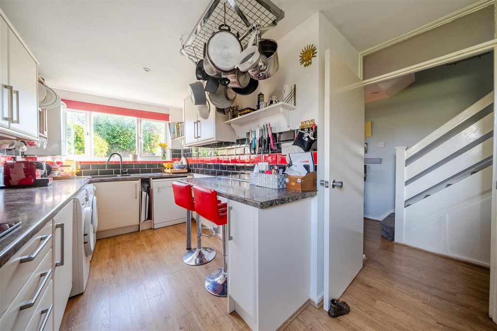 Property photo 2 of 9 Kitchen .Jpg