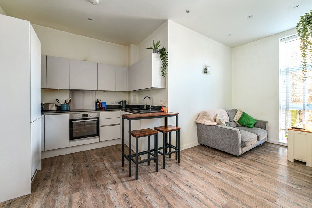 Property photo 2 of 8 Picture No. 11