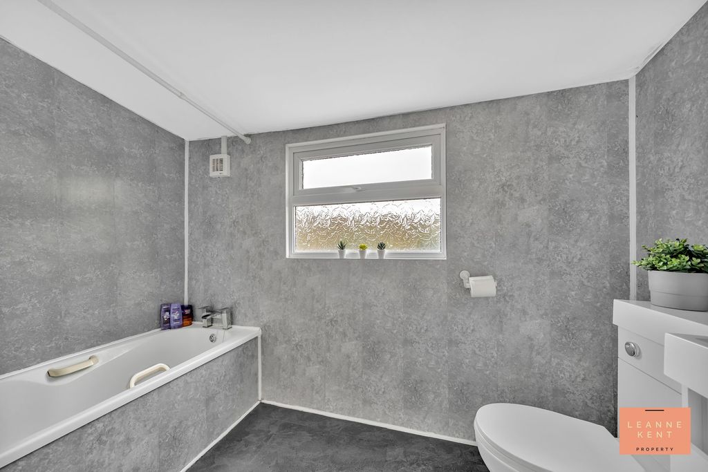 Property photo 3 of 28