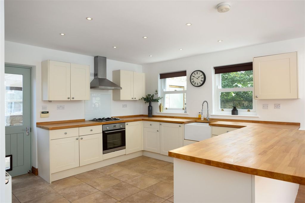 Property photo 2 of 19 00005.Jpg