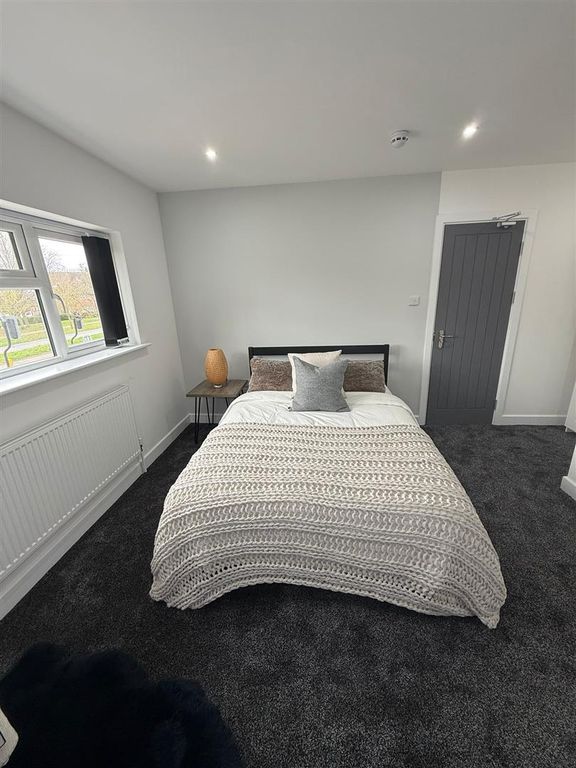 Property photo 3 of 11 Bedroom 4 - Image 5.Jpeg