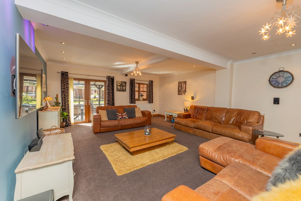 Property photo 2 of 21