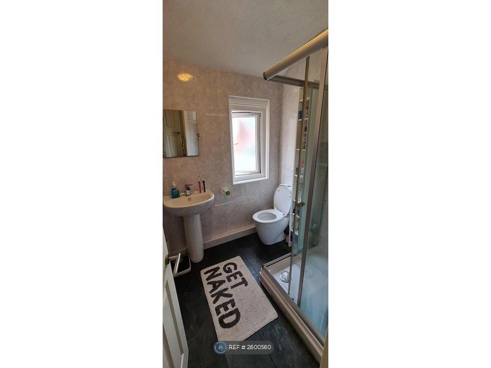 Property photo 3 of 6 Bathroom