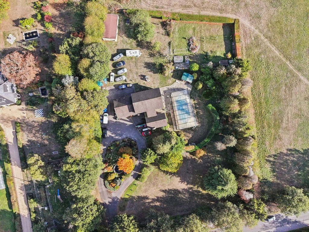 Property photo 2 of 27