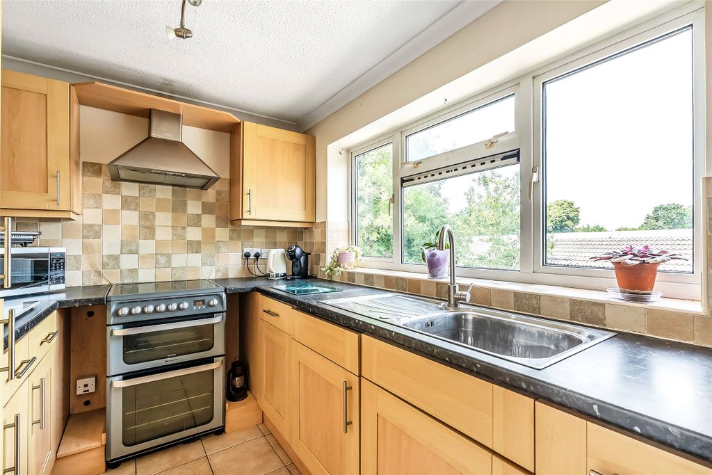 Property photo 2 of 10 Kitchen