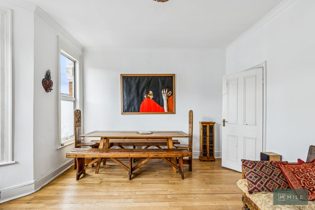 Property photo 3 of 11 6-W