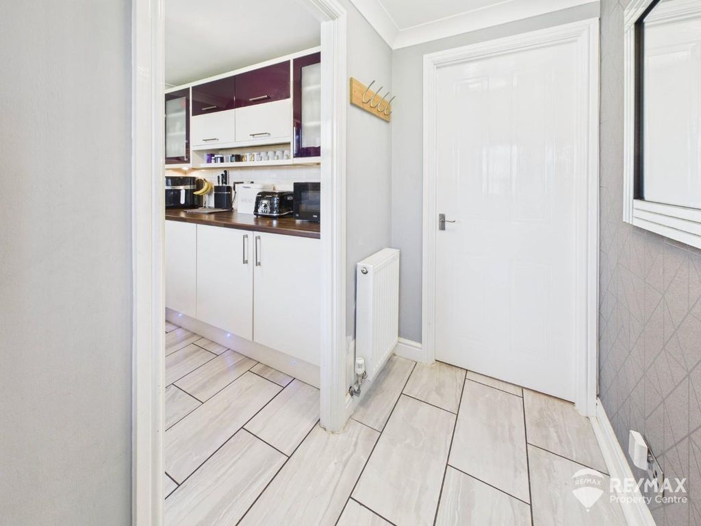 Property photo 2 of 17 Entrance Hall.Jpg