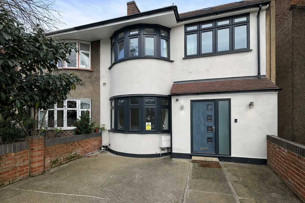 Property photo 1 of 10 Semi-Detached House With Bay Windows