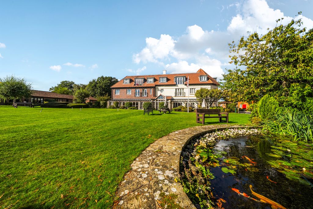 Property photo 1 of 6 Brochure