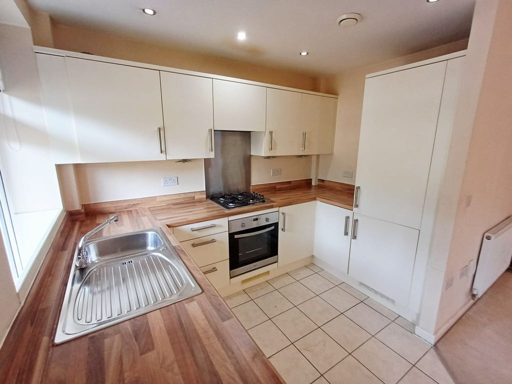 Property photo 3 of 16 Kitchen