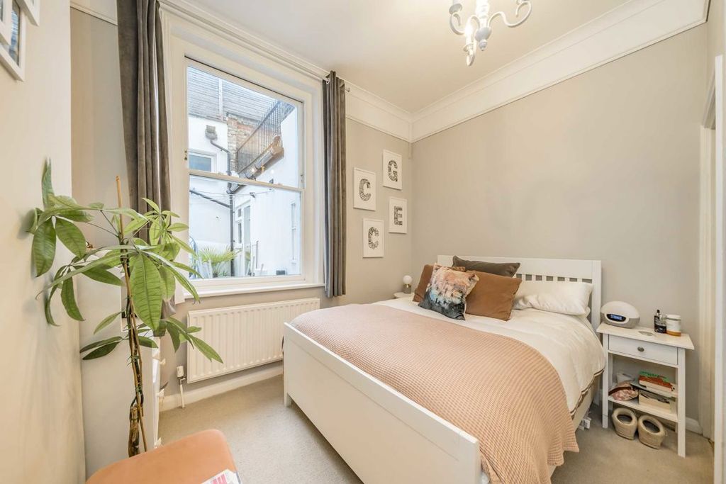 Property photo 2 of 8