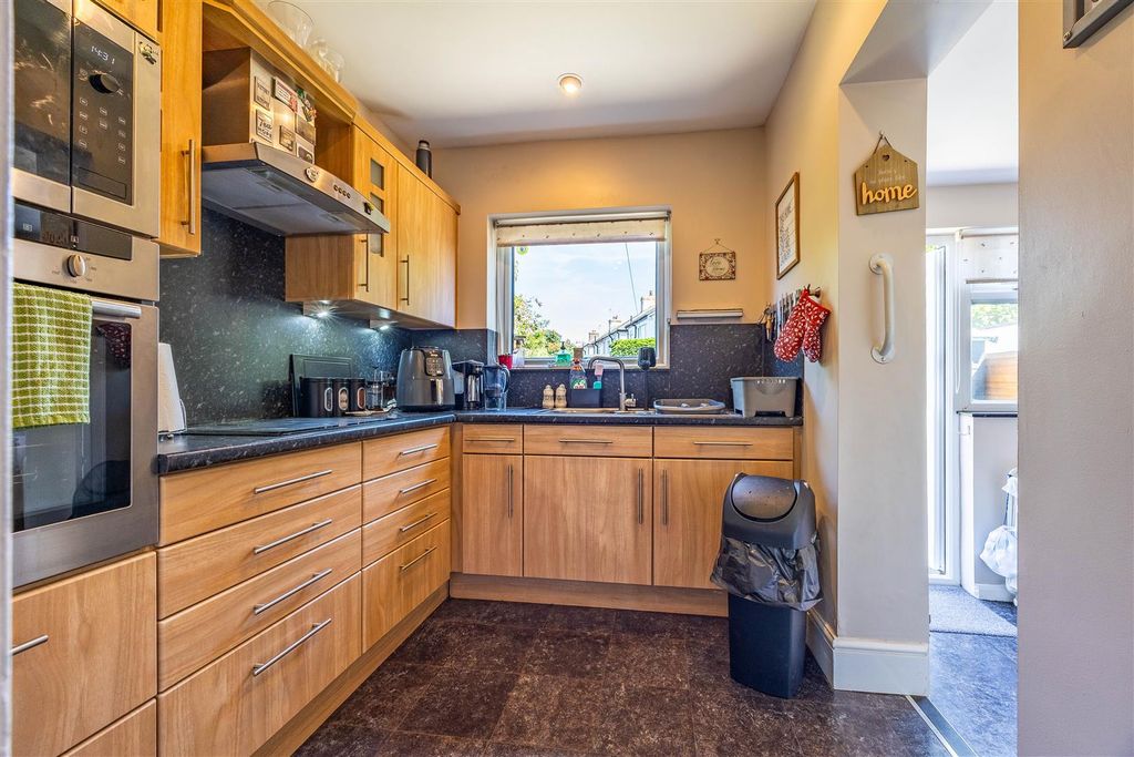 Property photo 2 of 21 Kitchen