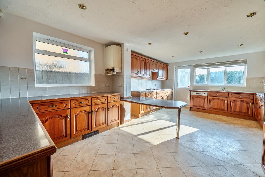 Property photo 3 of 15 Kitchen