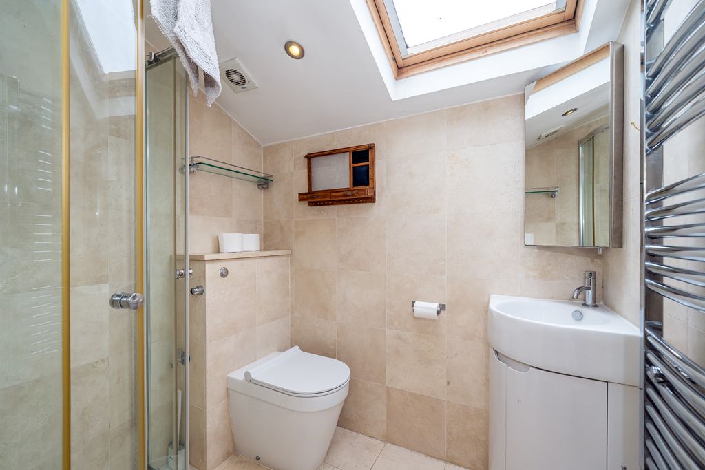 Property photo 3 of 27