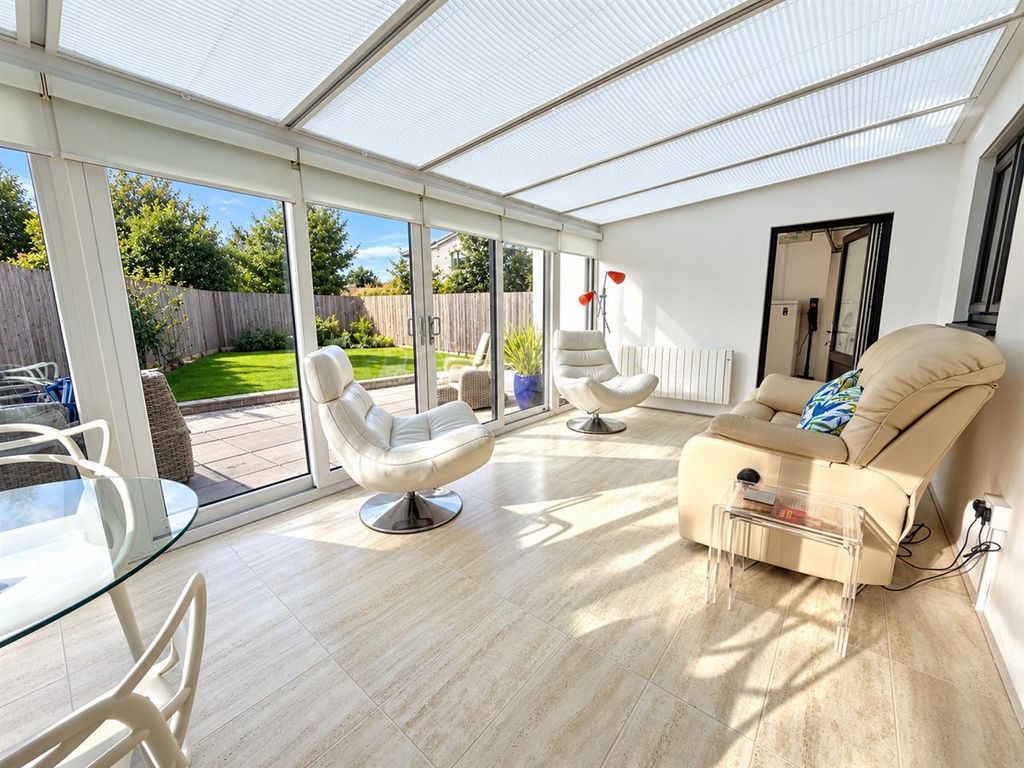 Property photo 3 of 15 Conservatory