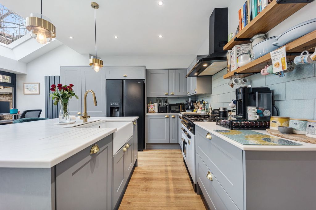 Property photo 1 of 33