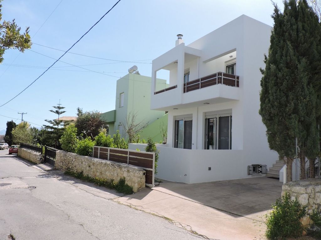 Property photo 2 of 25