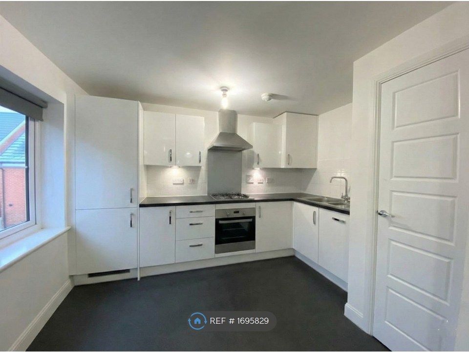 Property photo 3 of 8 Kitchen