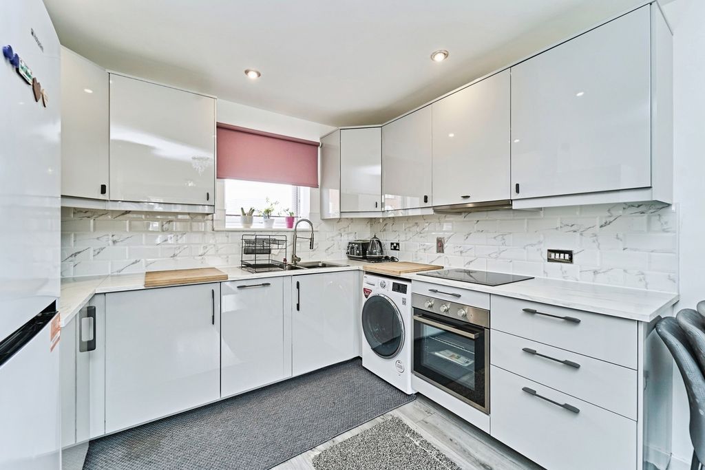 Property photo 3 of 20 Pbox-Img.Jpg