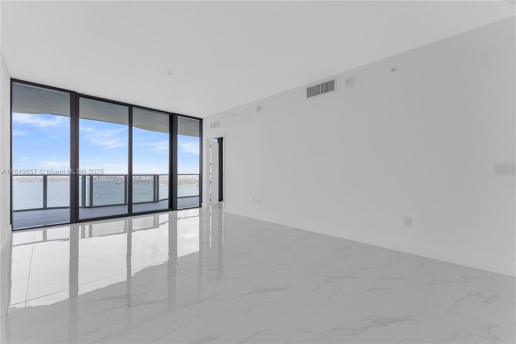 Property photo 3 of 40 <Alttext/>