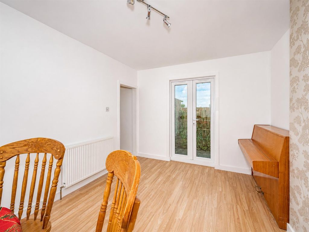 Property photo 3 of 17 62 Blacklock Crescent Dundee-3.Jpg