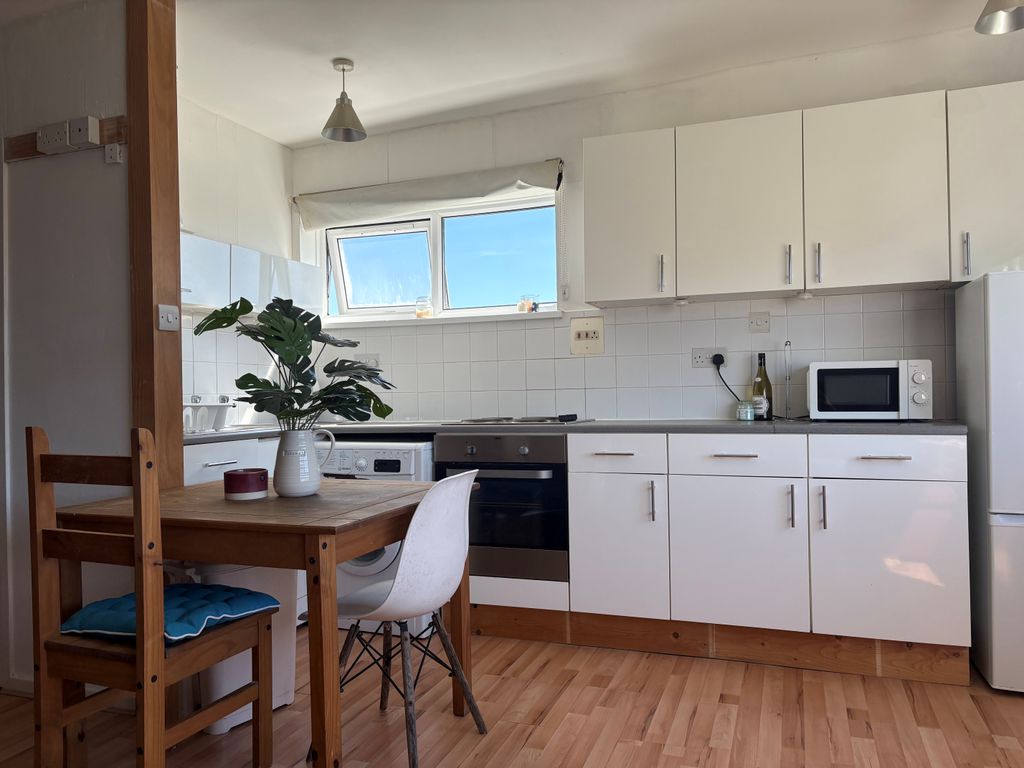 Property photo 3 of 7 4